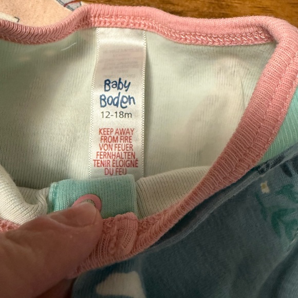 Baby Boden 12-18m pajamas - Picture 3 of 7